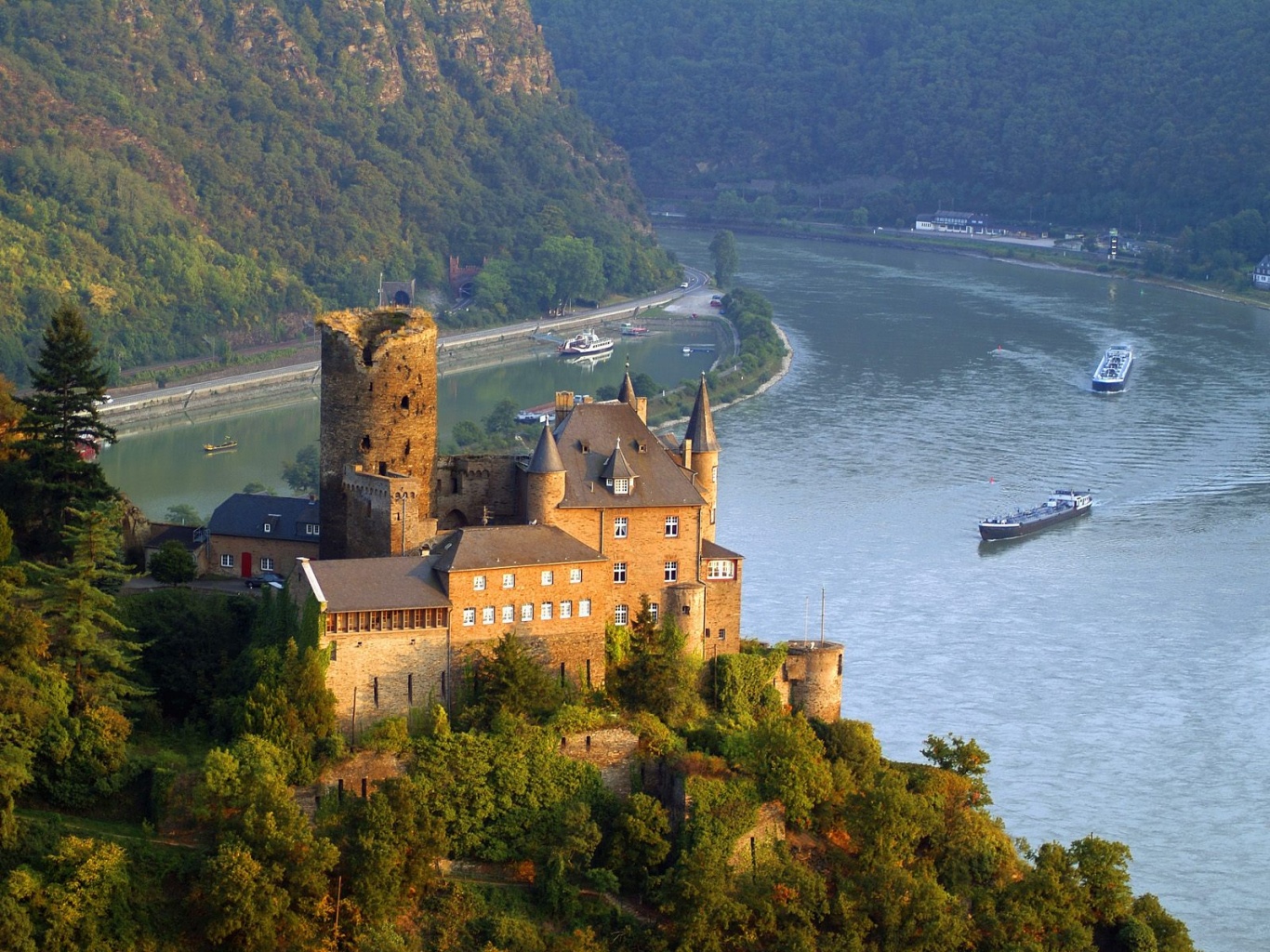 1320780833_castillo-de-katz-alemania.jpg