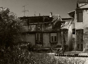 1333076646_la-casa-300x218.jpg